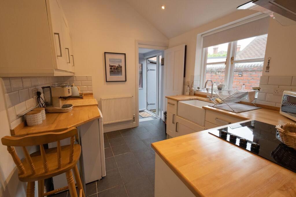 Entire Ground Floor Town Flat - Fully Equipped And Stunning. Apartment Shrewsbury Exterior photo